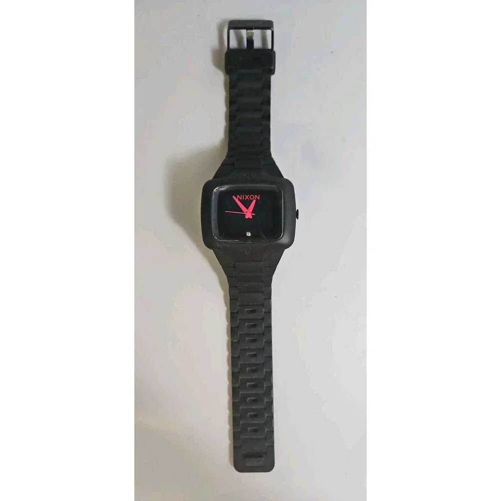 Nixon The Rubber Player Watch - Matte Black w Red Dial - New Battery - Diamond